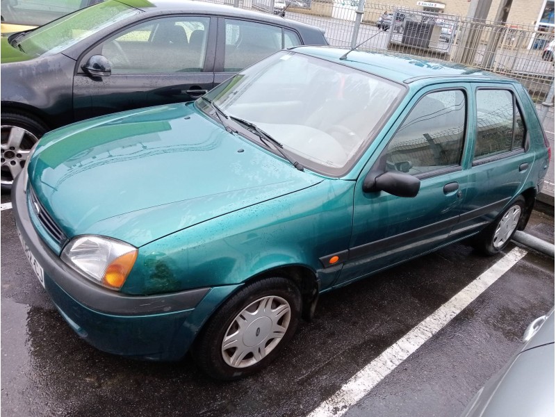 ford fiesta berlina (dx) del año 2000