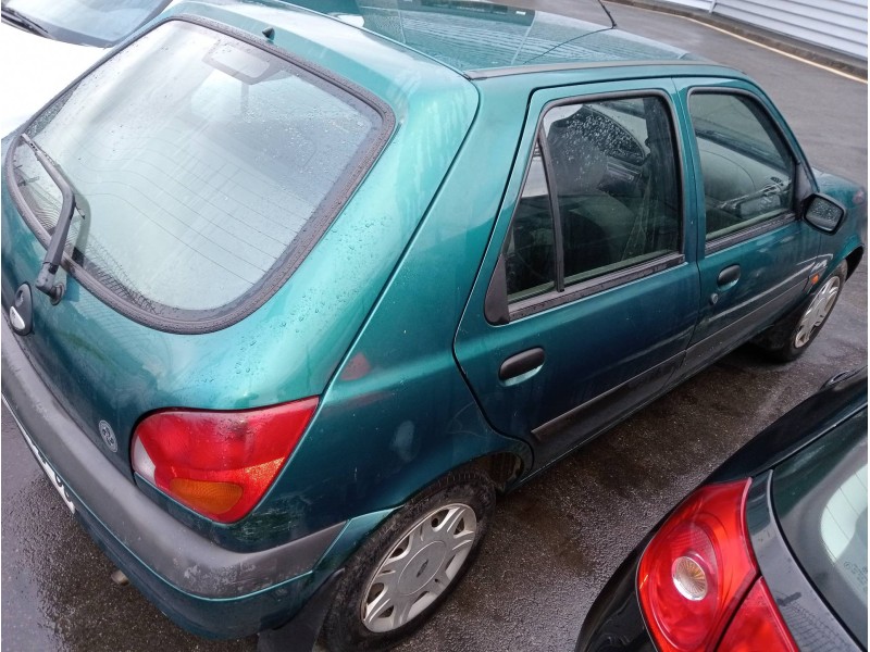ford fiesta berlina (dx) del año 2000
