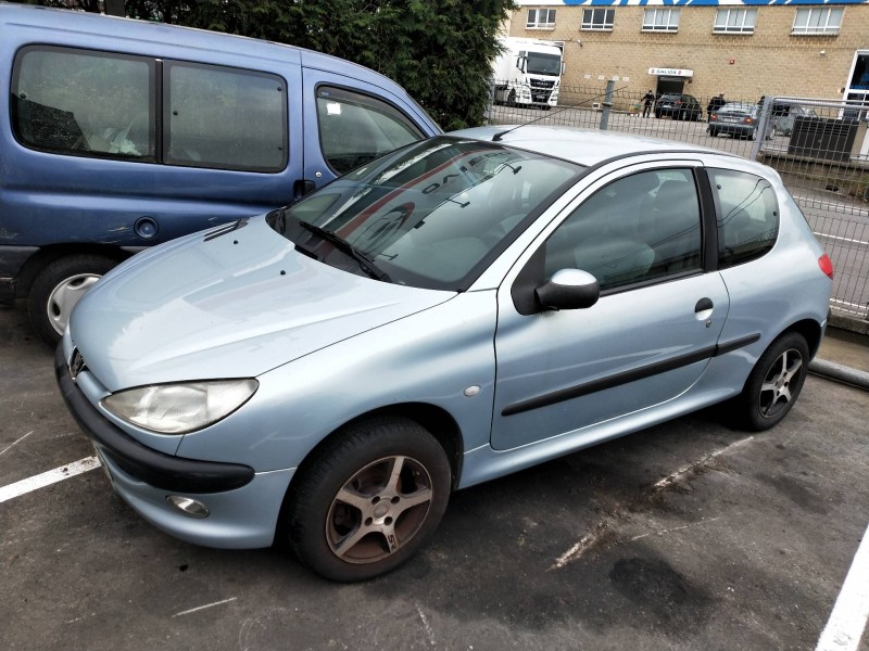 peugeot 206 berlina del año 2001