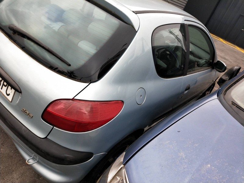 peugeot 206 berlina del año 2001