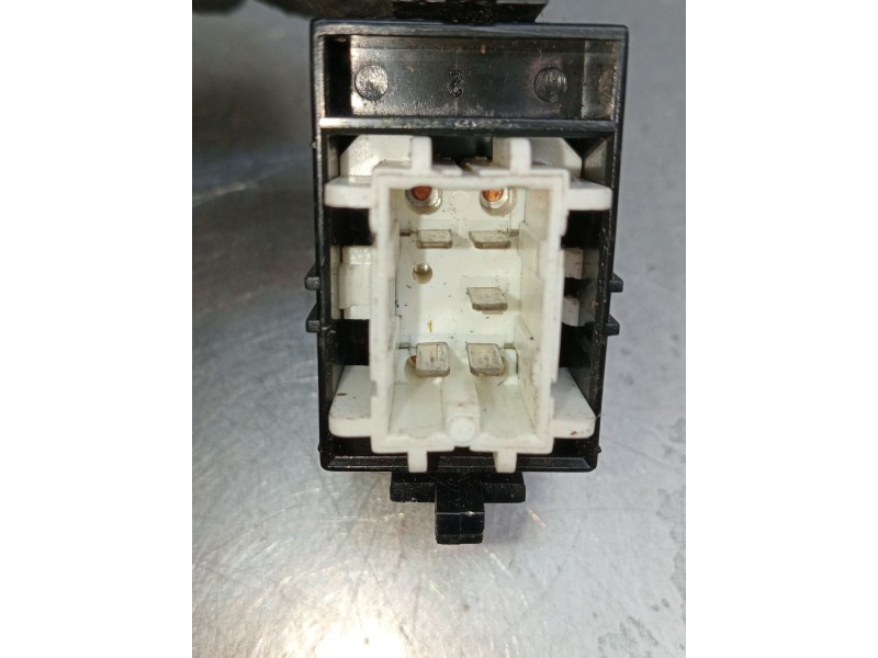 Recambio de mando elevalunas delantero derecho para toyota corolla (_e11_) 1.4 16v (zze111_) referencia OEM IAM   2000 5P