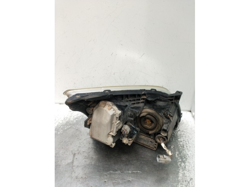 Recambio de faro izquierdo para toyota avensis sedán (_t25_) 2.0 d-4d (cdt250_) referencia OEM IAM   2003