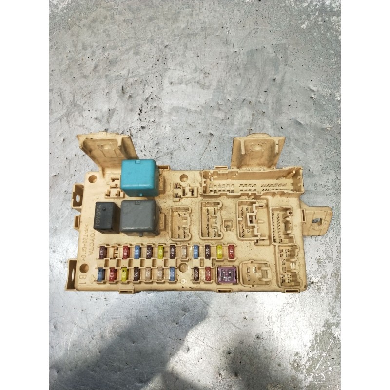 Recambio de caja reles / fusibles para toyota avensis sedán (_t25_) 2.0 d-4d (cdt250_) referencia OEM IAM 05012615514301  2003