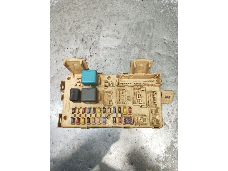Recambio de caja reles / fusibles para toyota avensis sedán (_t25_) 2.0 d-4d (cdt250_) referencia OEM IAM 05012615514301  2003