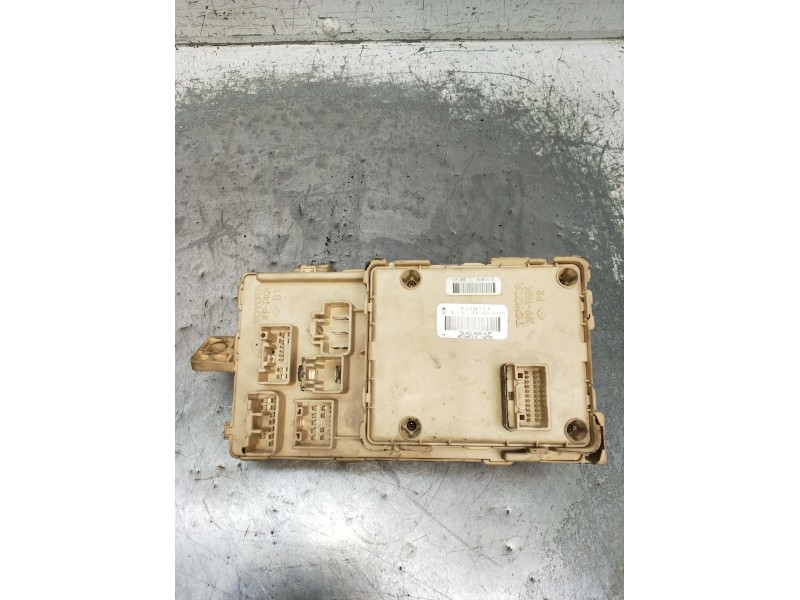 Recambio de caja reles / fusibles para toyota avensis sedán (_t25_) 2.0 d-4d (cdt250_) referencia OEM IAM 05012615514301  2003