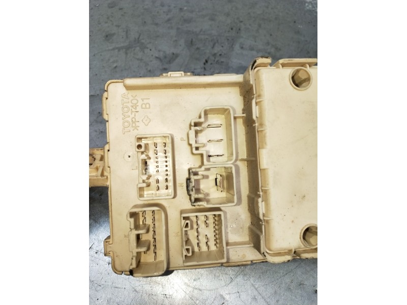 Recambio de caja reles / fusibles para toyota avensis sedán (_t25_) 2.0 d-4d (cdt250_) referencia OEM IAM 05012615514301  2003