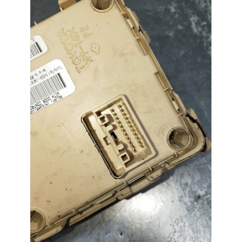 Recambio de caja reles / fusibles para toyota avensis sedán (_t25_) 2.0 d-4d (cdt250_) referencia OEM IAM 05012615514301  2003