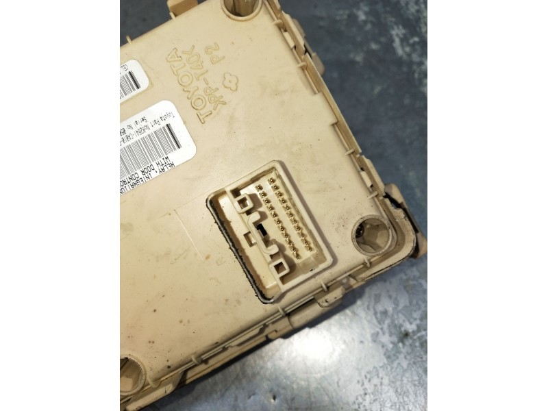 Recambio de caja reles / fusibles para toyota avensis sedán (_t25_) 2.0 d-4d (cdt250_) referencia OEM IAM 05012615514301  2003