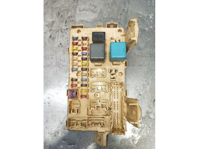Recambio de caja reles / fusibles para toyota avensis sedán (_t25_) 2.0 d-4d (cdt250_) referencia OEM IAM 05012615514301  2003