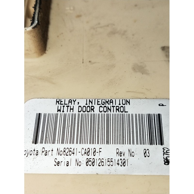 Recambio de caja reles / fusibles para toyota avensis sedán (_t25_) 2.0 d-4d (cdt250_) referencia OEM IAM 05012615514301  2003