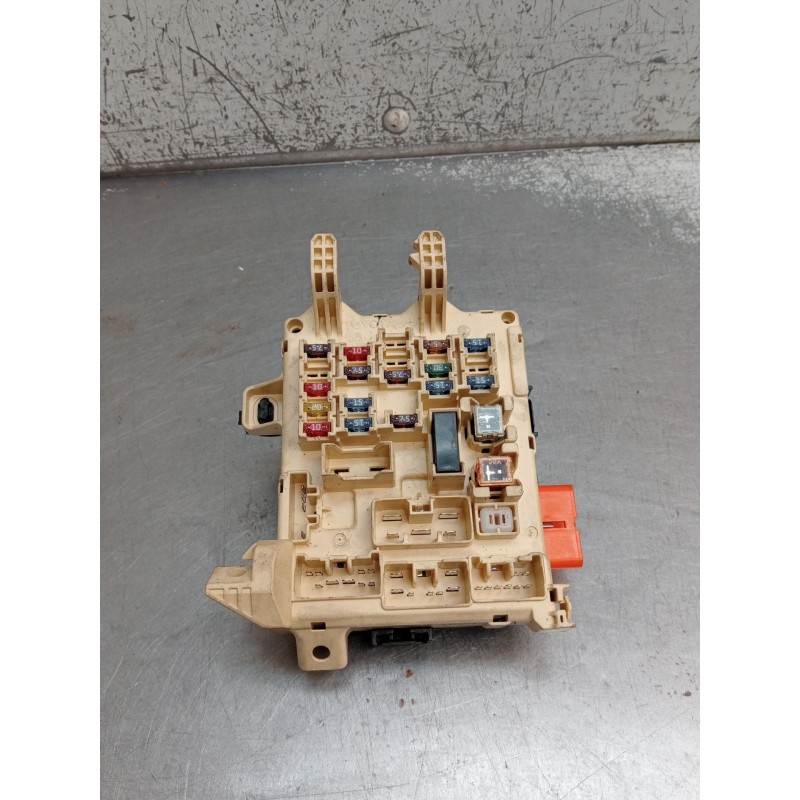Recambio de caja reles / fusibles para toyota corolla (_e11_) 1.4 16v (zze111_) referencia OEM IAM 8264112150 2410000100 2000