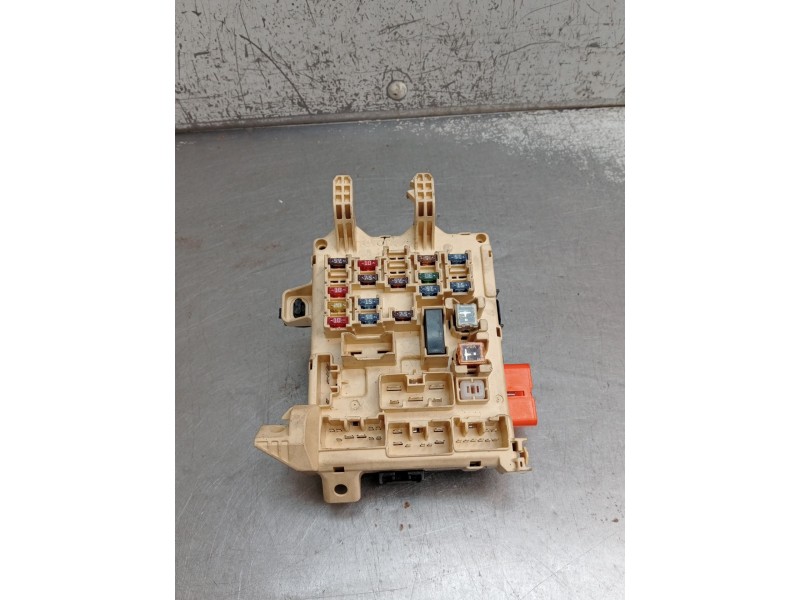 Recambio de caja reles / fusibles para toyota corolla (_e11_) 1.4 16v (zze111_) referencia OEM IAM 8264112150 2410000100 2000