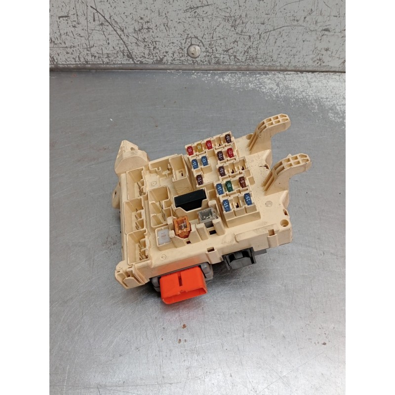 Recambio de caja reles / fusibles para toyota corolla (_e11_) 1.4 16v (zze111_) referencia OEM IAM 8264112150 2410000100 2000