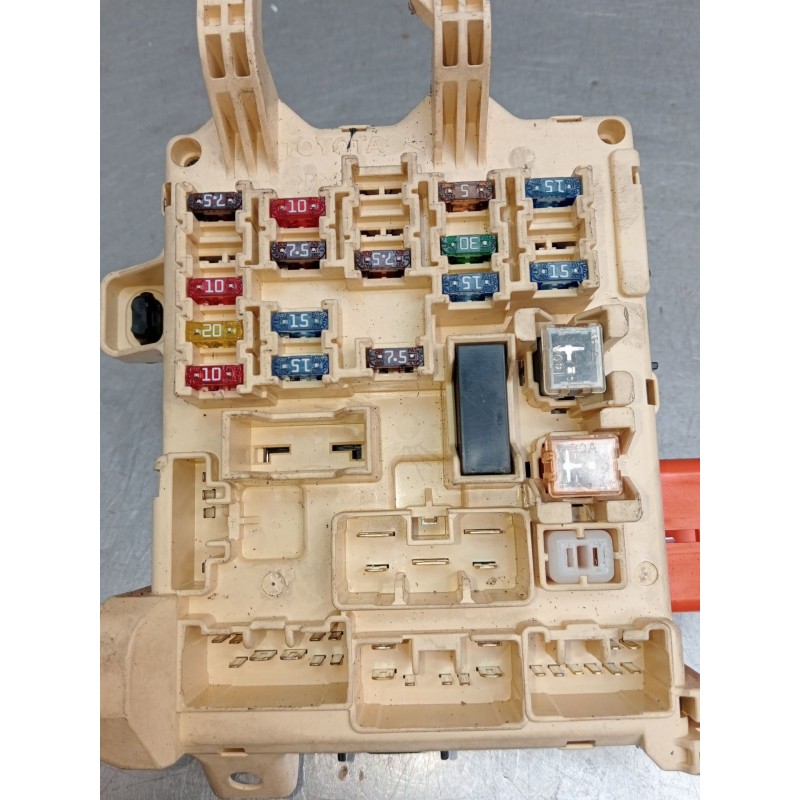 Recambio de caja reles / fusibles para toyota corolla (_e11_) 1.4 16v (zze111_) referencia OEM IAM 8264112150 2410000100 2000