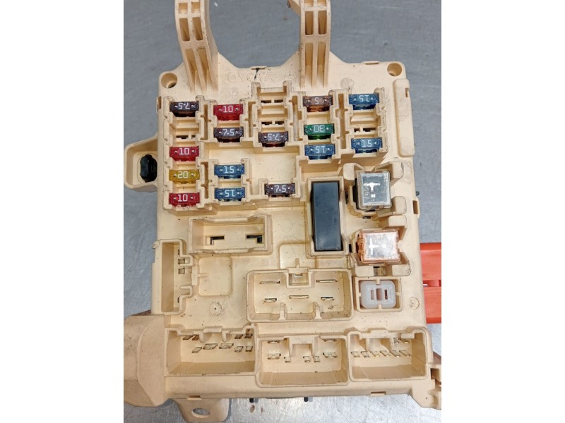 Recambio de caja reles / fusibles para toyota corolla (_e11_) 1.4 16v (zze111_) referencia OEM IAM 8264112150 2410000100 2000