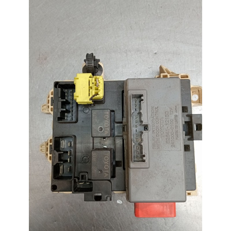 Recambio de caja reles / fusibles para toyota corolla (_e11_) 1.4 16v (zze111_) referencia OEM IAM 8264112150 2410000100 2000