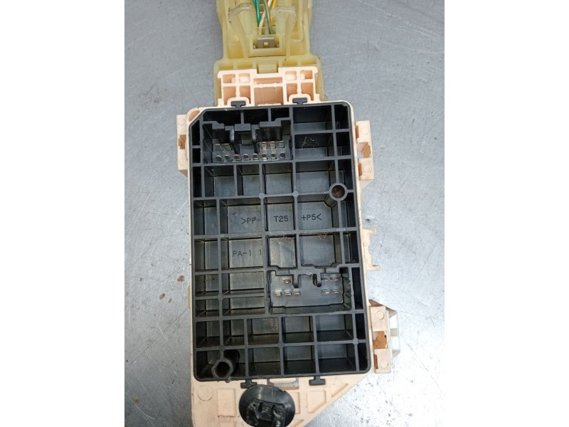 Recambio de caja reles / fusibles para toyota corolla (_e11_) 1.4 16v (zze111_) referencia OEM IAM 1H290048  2000
