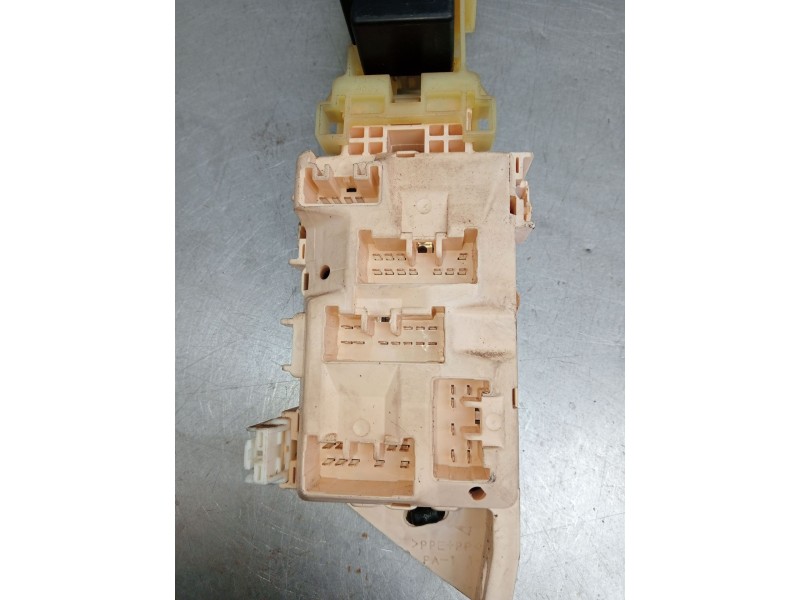 Recambio de caja reles / fusibles para toyota corolla (_e11_) 1.4 16v (zze111_) referencia OEM IAM 1H290048  2000