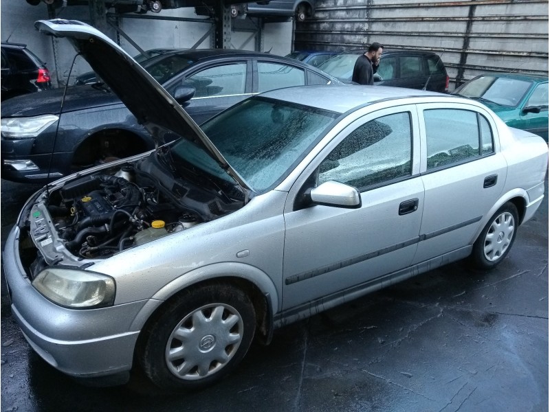 opel astra g berlina del año 2000