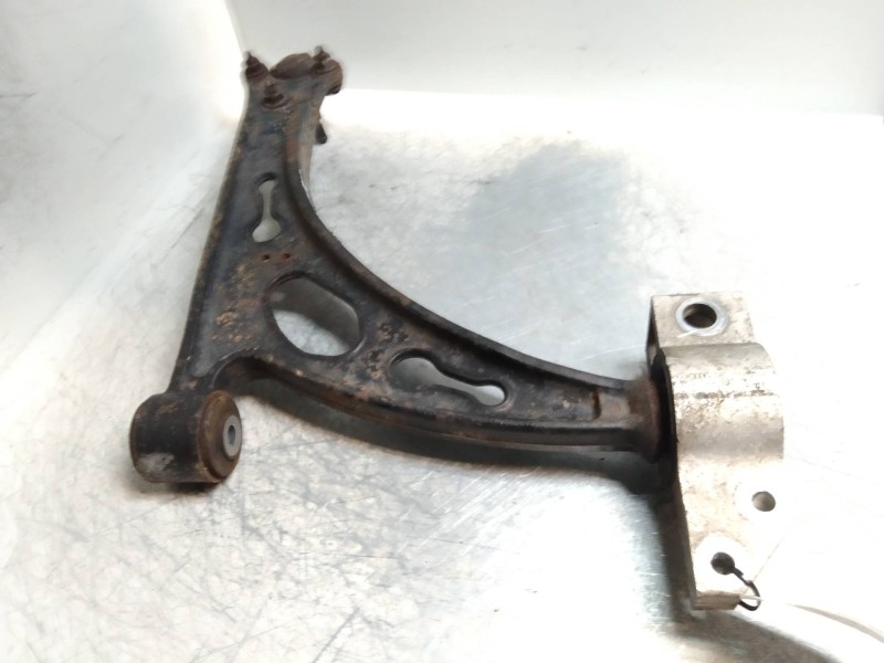 Recambio de brazo suspension inferior delantero izquierdo para seat leon (1p1) 2.0 tdi referencia OEM IAM   