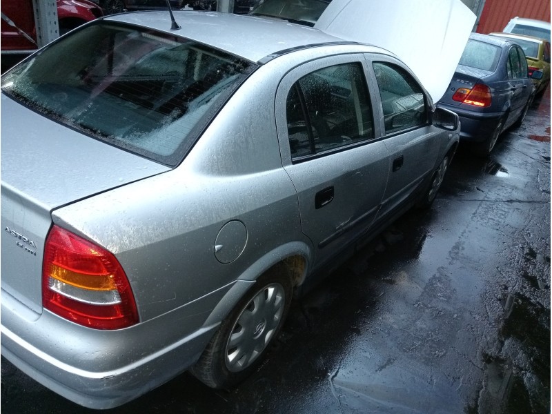 opel astra g berlina del año 2000