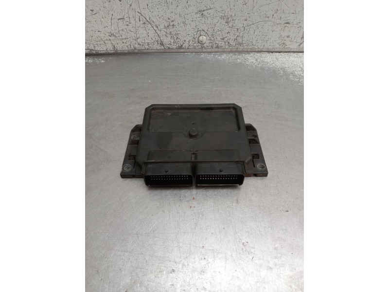 Recambio de centralita motor uce para renault clio ii (bb_, cb_) 1.9 d (b/cb0j) referencia OEM IAM 7700114875 H0M7700105955 R040