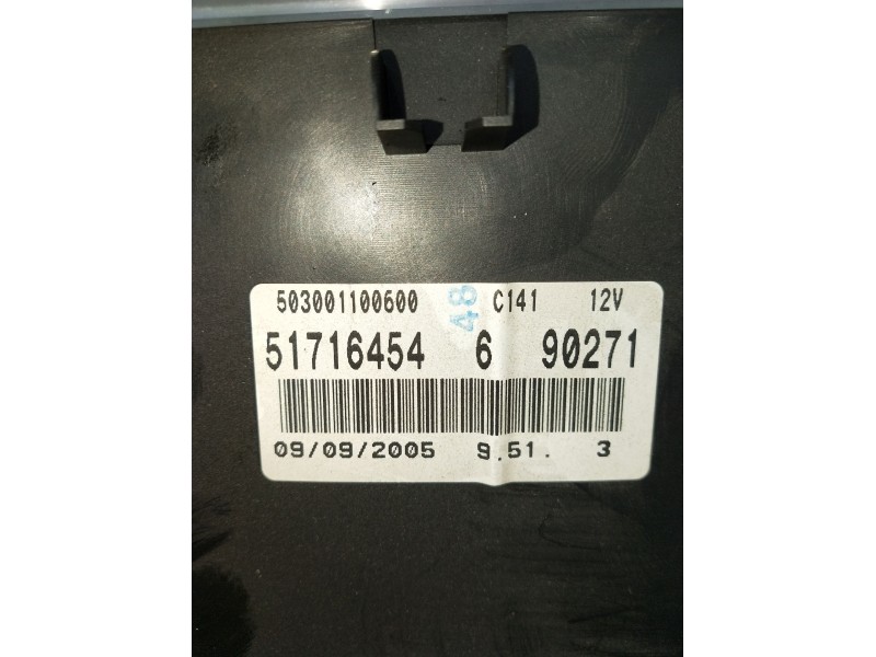 Recambio de cuadro instrumentos para fiat grande punto (199_) 1.4 (199axb1a) referencia OEM IAM 51716454690271 503001100600 2005
