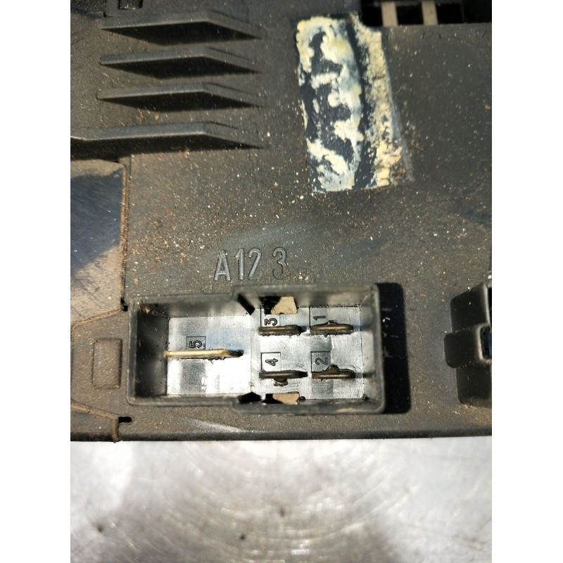 Recambio de caja reles / fusibles para mercedes-benz vito autobús (w638) 110 td 2.3 (638.174) referencia OEM IAM 0005400650 0850