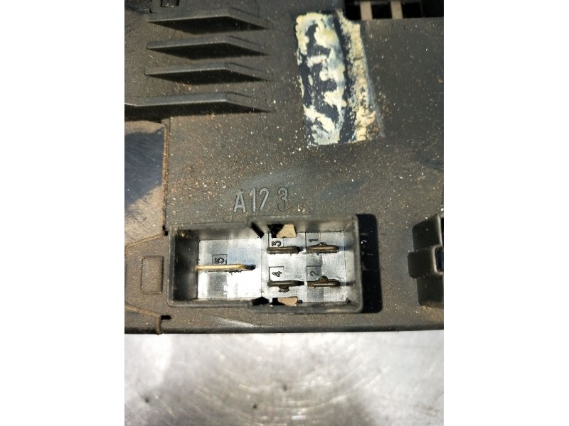 Recambio de caja reles / fusibles para mercedes-benz vito autobús (w638) 110 td 2.3 (638.174) referencia OEM IAM 0005400650 0850