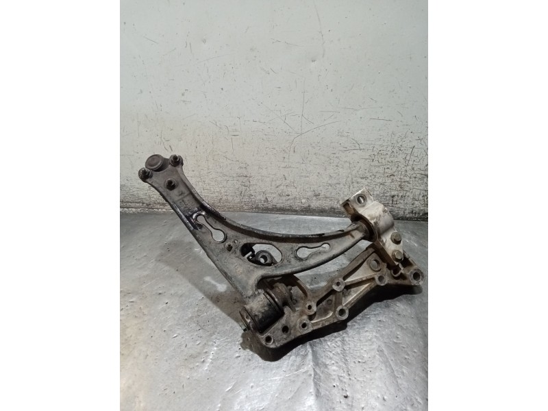 Recambio de brazo suspension inferior delantero izquierdo para volkswagen touran (1t1, 1t2) 2.0 tdi 16v referencia OEM IAM   