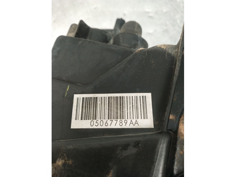 Recambio de faro derecho para dodge journey se referencia OEM IAM 05067789AA  2009