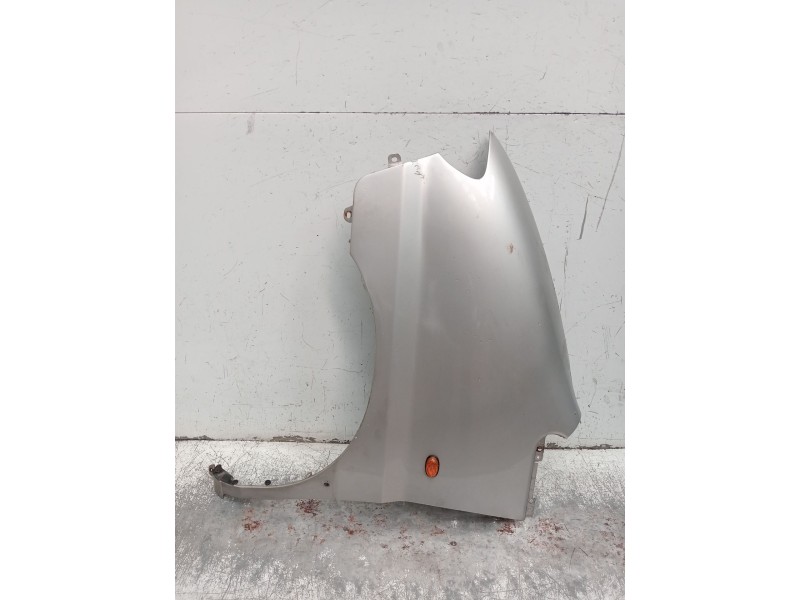 Recambio de aleta delantera izquierda para hyundai h-1 / starex autobús (a1) 2.5 crdi referencia OEM IAM   