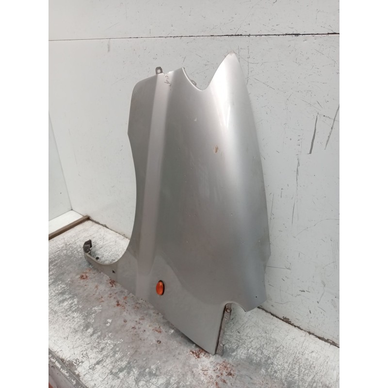 Recambio de aleta delantera izquierda para hyundai h-1 / starex autobús (a1) 2.5 crdi referencia OEM IAM   