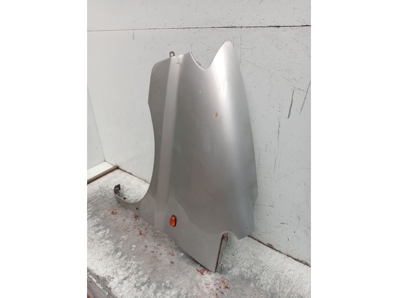 Recambio de aleta delantera izquierda para hyundai h-1 / starex autobús (a1) 2.5 crdi referencia OEM IAM   