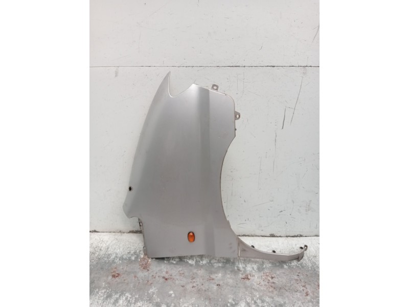 Recambio de aleta delantera derecha para hyundai h-1 / starex autobús (a1) 2.5 crdi referencia OEM IAM   