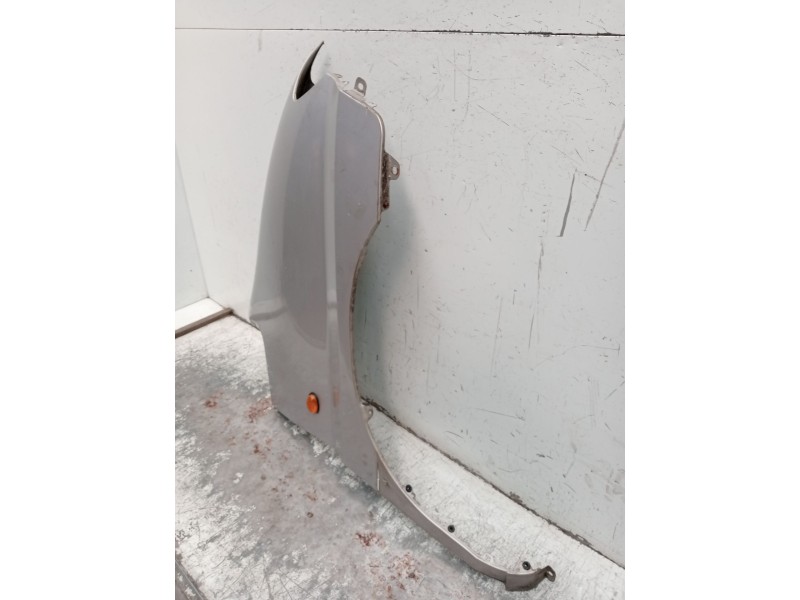 Recambio de aleta delantera derecha para hyundai h-1 / starex autobús (a1) 2.5 crdi referencia OEM IAM   