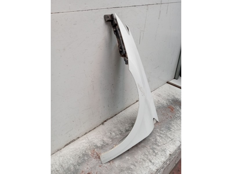 Recambio de aleta delantera izquierda para renault laguna iii (bt0/1) 1.5 dci (bt00, bt0a, bt0t, bt1j) referencia OEM IAM   