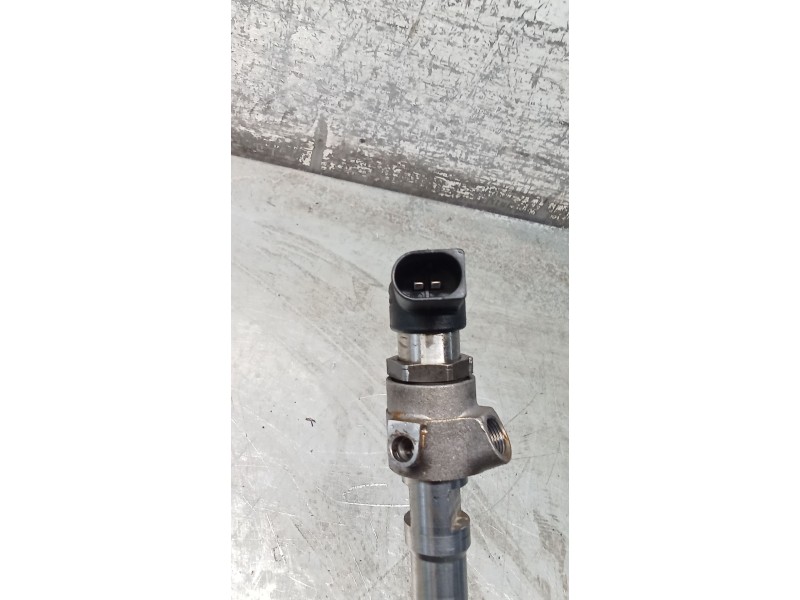 Recambio de inyector para volkswagen golf vi (5k1) 1.6 tdi referencia OEM IAM A2C9626040080 03L130277B CONTINENTAL
