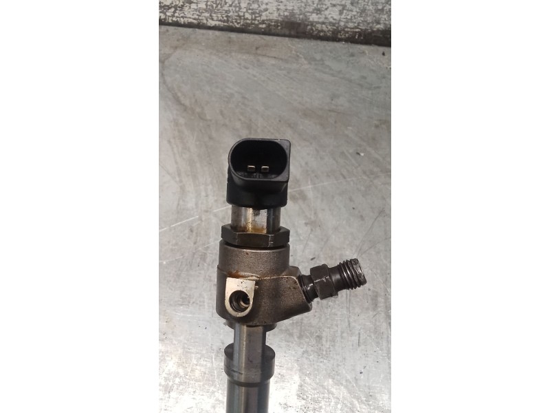 Recambio de inyector para volkswagen golf vi (5k1) 1.6 tdi referencia OEM IAM A2C9626040080 03L130277B CONTINENTAL