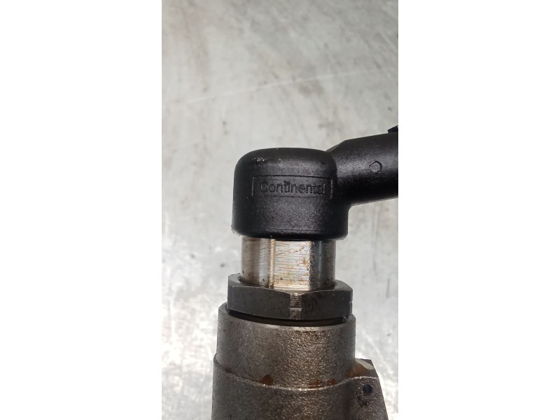 Recambio de inyector para volkswagen golf vi (5k1) 1.6 tdi referencia OEM IAM A2C9626040080 03L130277B CONTINENTAL