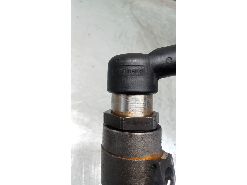 Recambio de inyector para volkswagen golf vi (5k1) 1.6 tdi referencia OEM IAM A2C9626040080 03L130277B CONTINENTAL