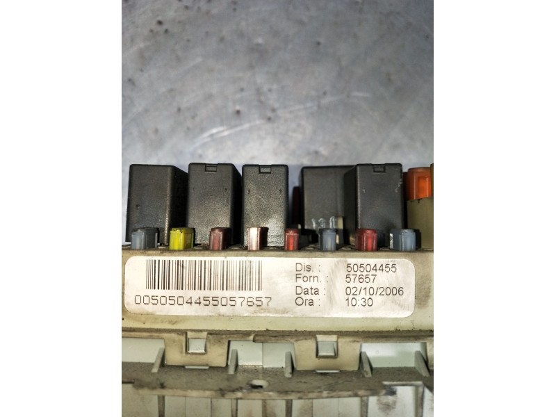 Recambio de caja reles / fusibles para alfa romeo 159 sportwagon (939_) 2.4 jtdm (939bxd1b, 939bxd12) referencia OEM IAM 5050445