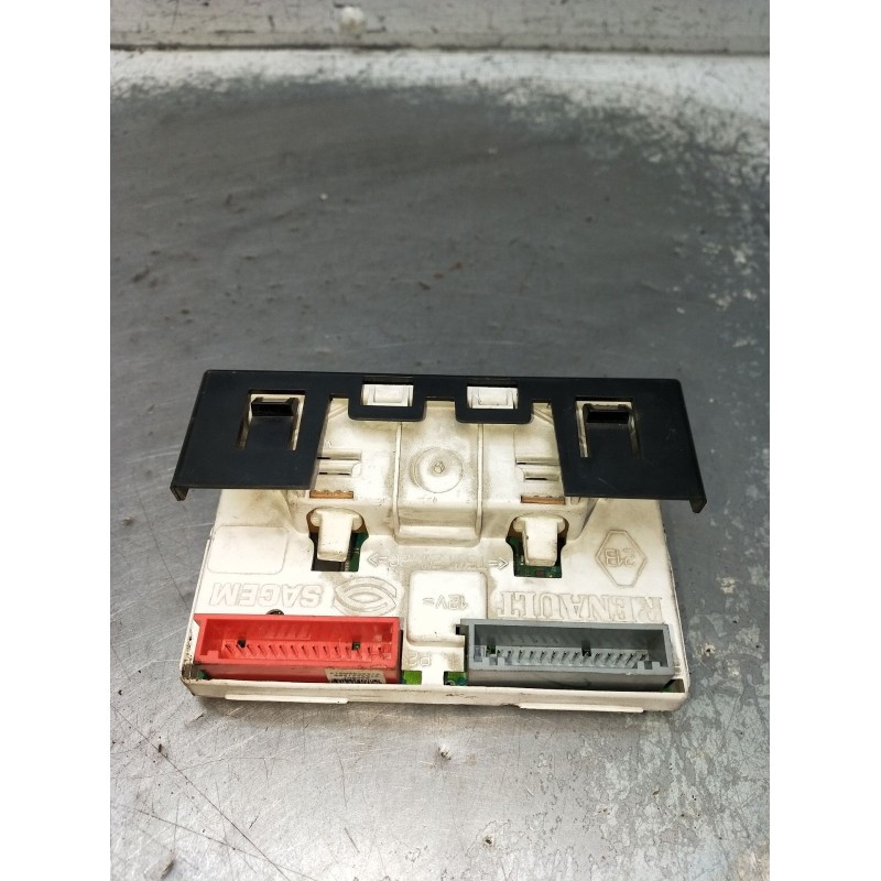 Recambio de pantalla multifuncion para renault trucks mascott furgoneta 150.65 (a00300166) referencia OEM IAM P7700436305A 21656