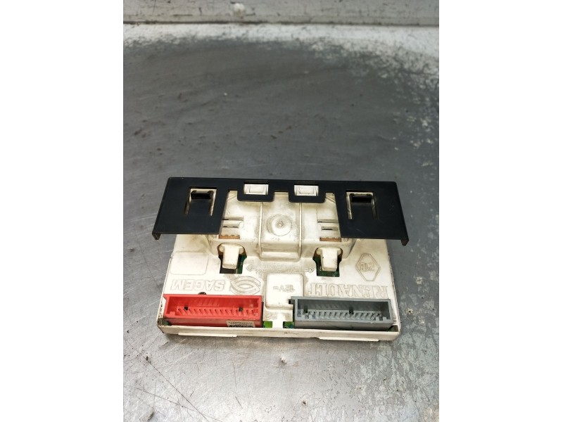 Recambio de pantalla multifuncion para renault trucks mascott furgoneta 150.65 (a00300166) referencia OEM IAM P7700436305A 21656