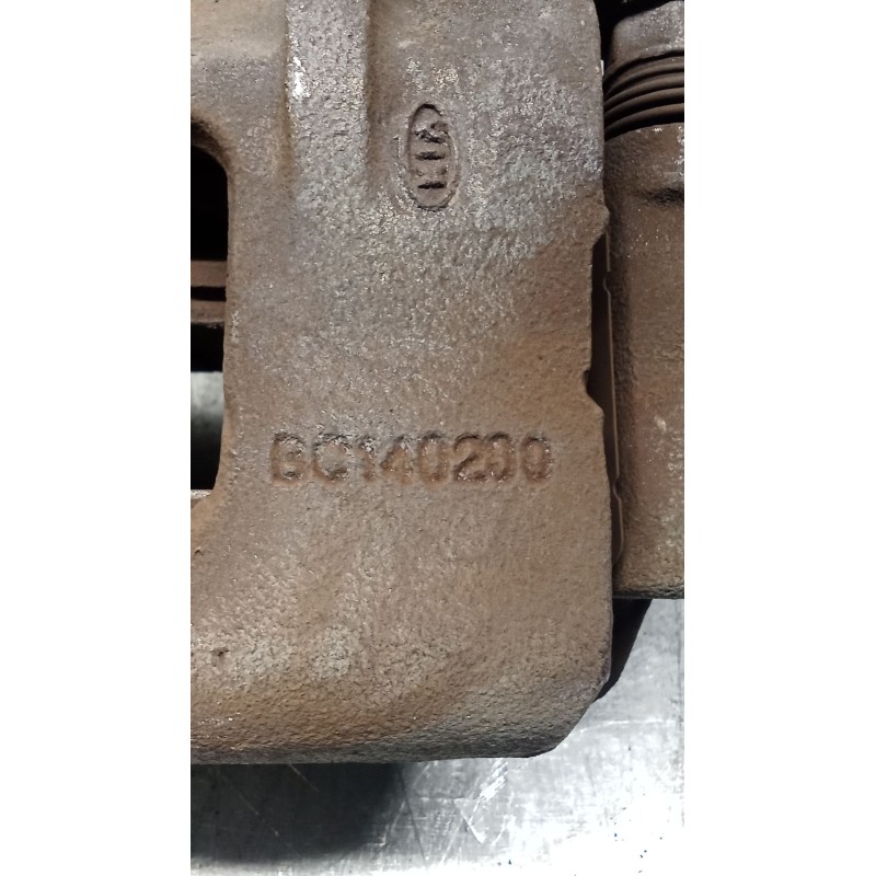 Recambio de pinza freno delantera izquierda para kia carens iv 1.7 crdi referencia OEM IAM BC140200 MANDO 13