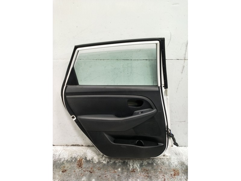 Recambio de puerta trasera izquierda para kia carens iv 1.7 crdi referencia OEM IAM  5P 