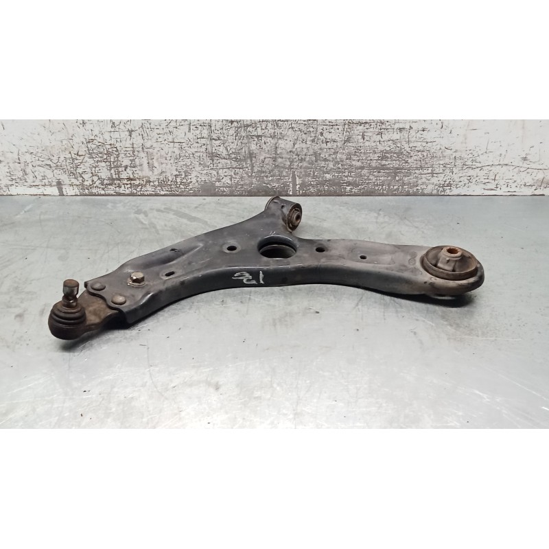 Recambio de brazo suspension inferior delantero izquierdo para kia carens iv 1.7 crdi referencia OEM IAM   13