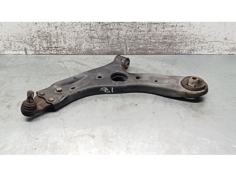 Recambio de brazo suspension inferior delantero izquierdo para kia carens iv 1.7 crdi referencia OEM IAM   13