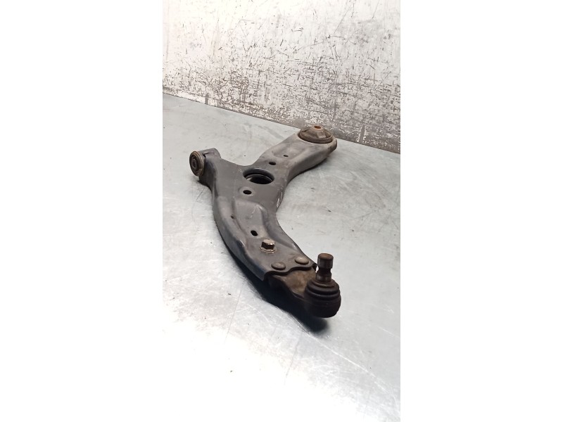 Recambio de brazo suspension inferior delantero izquierdo para kia carens iv 1.7 crdi referencia OEM IAM   13