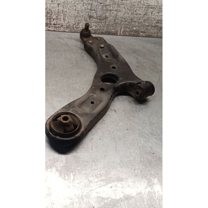 Recambio de brazo suspension inferior delantero izquierdo para kia carens iv 1.7 crdi referencia OEM IAM   13